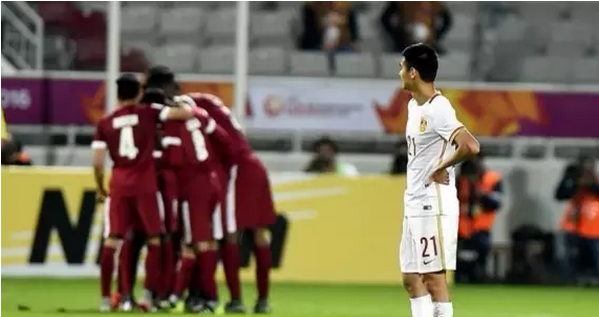  里昂主教练突遭下课，助教暂代指挥权  